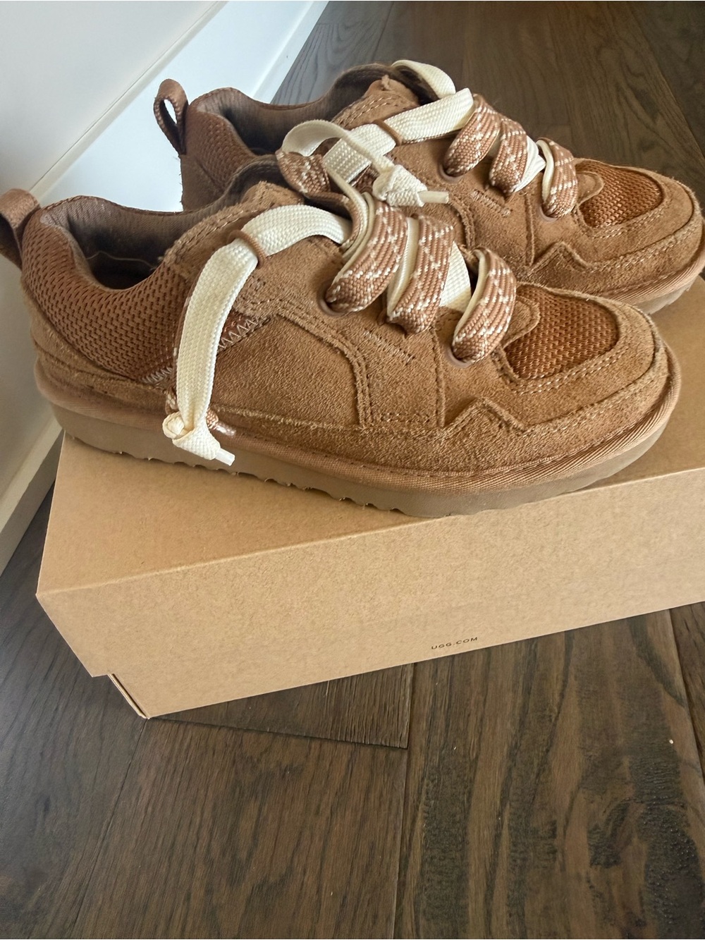 UGG Kids K LO LOWMEL Brown Suede Casual Sneakers with Cream Laces
